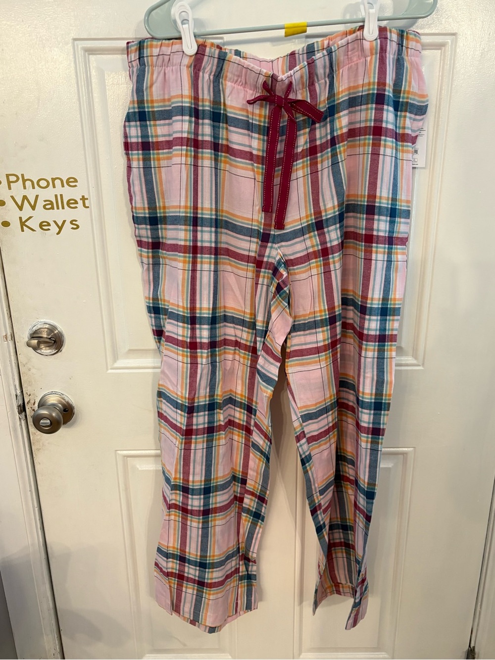 Woman’s XL Short-Sleeve Pajama Set with Plaid Bottoms - Picture 9 of 10